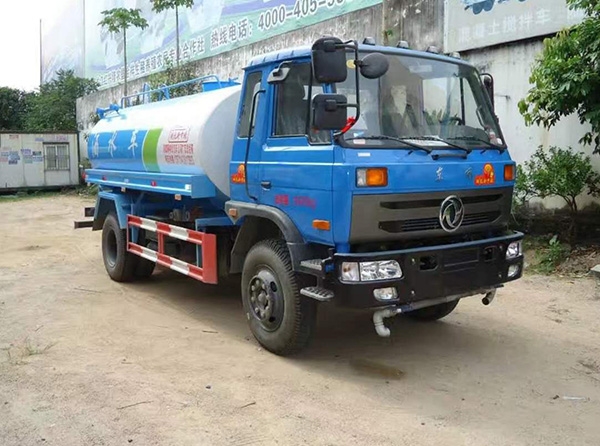东风洒水车