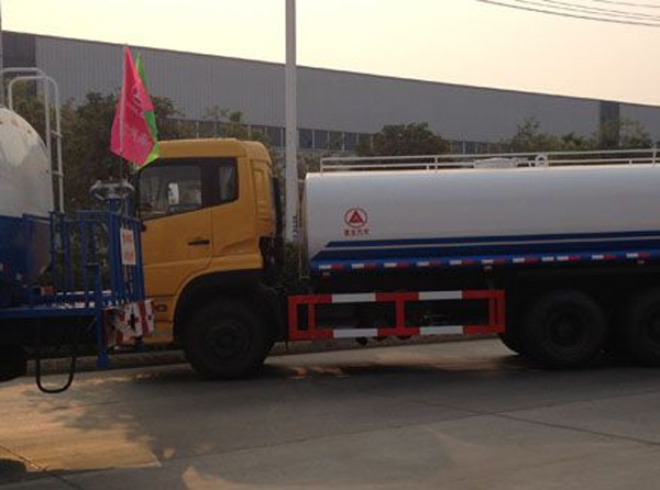 龙岗东风双桥洒水车