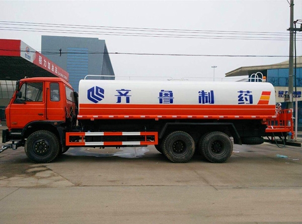 龙岗东风八轮洒水车