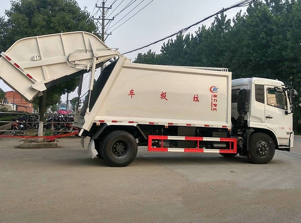 拉萨东风压缩式垃圾车