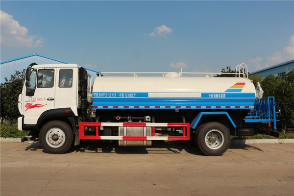 重汽斯太尔洒水车
