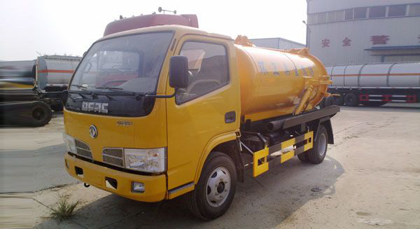 吸污车