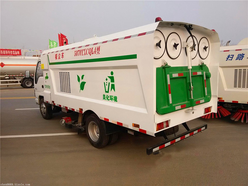 五十铃吸尘车