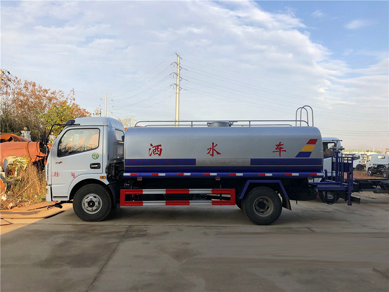 东风洒水车